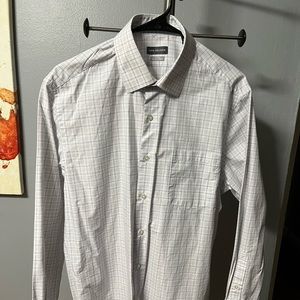 Men’s Van Heusen Long Sleeve Dress Shirt. Very good condition. Size 16 32/33.